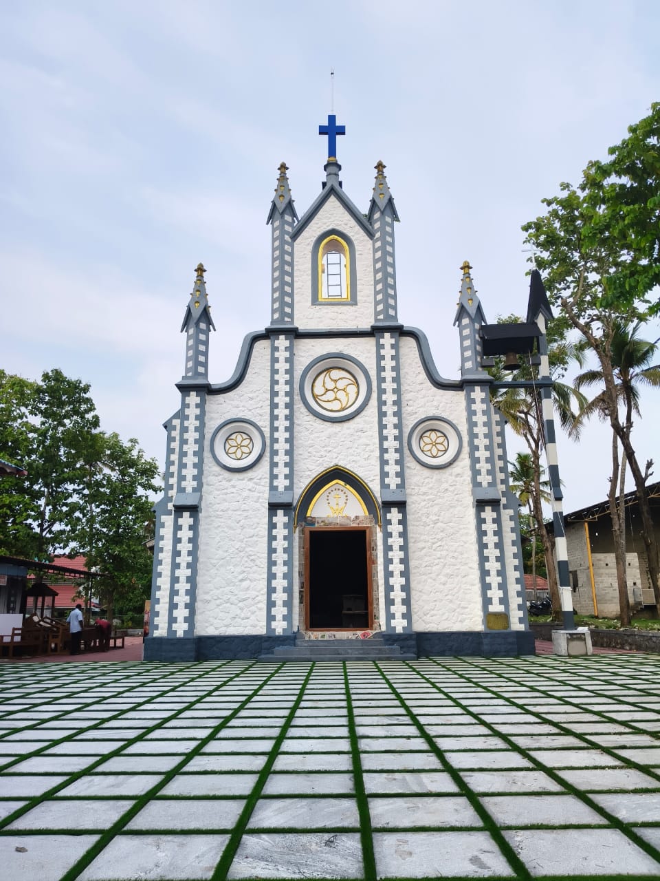 പുനരുദ്ധരിച്ച ദേവാലയത്തിന്റെ കൂദാശ കർമങ്ങൾ  വെള്ളിയാഴ്ച 
